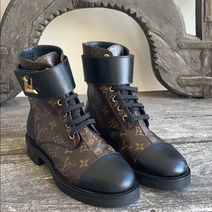 Louis Vuitton wonderland flat ranger
